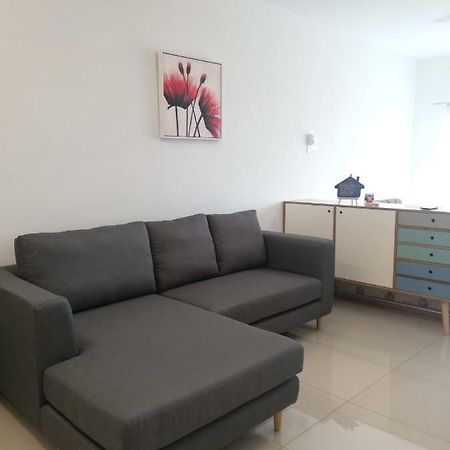 2 Carpark Gep 5 Star Hotel Bed & Sofa Studio Seri Kembangan Luaran gambar