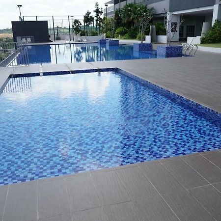 2 Carpark Gep 5 Star Hotel Bed & Sofa Studio Seri Kembangan Luaran gambar