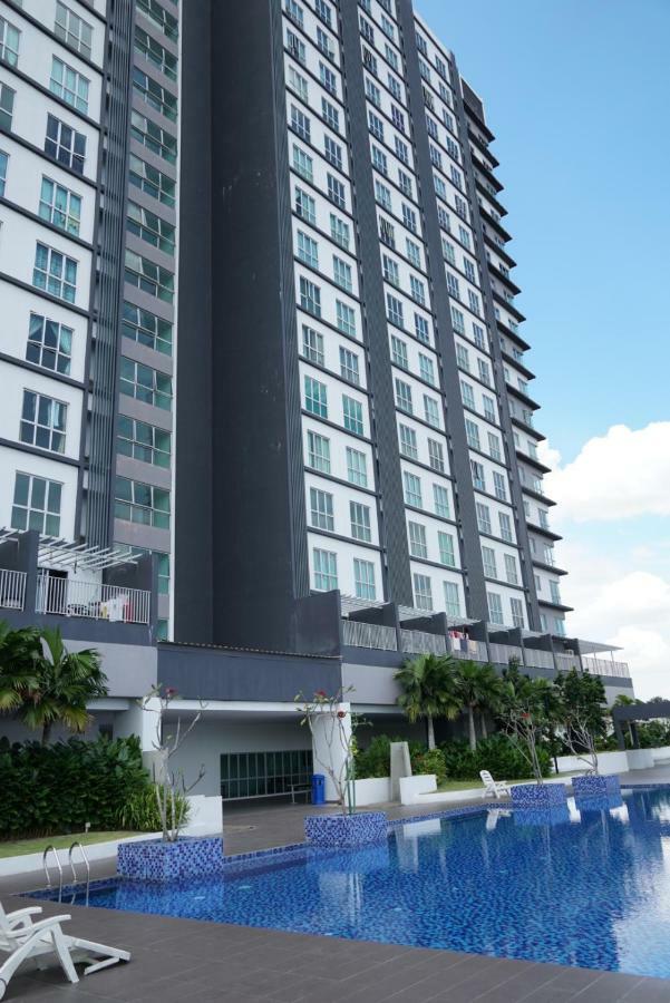 2 Carpark Gep 5 Star Hotel Bed & Sofa Studio Seri Kembangan Luaran gambar
