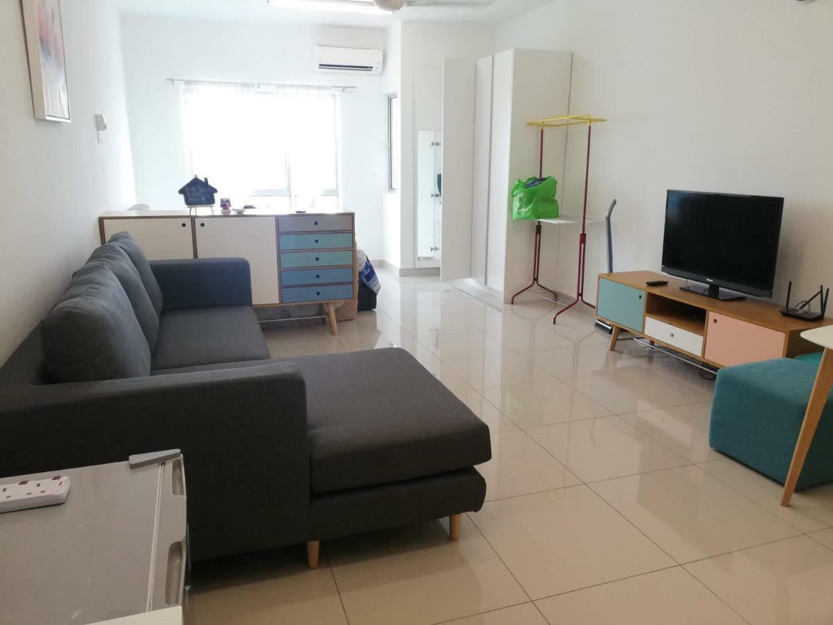 2 Carpark Gep 5 Star Hotel Bed & Sofa Studio Seri Kembangan Luaran gambar