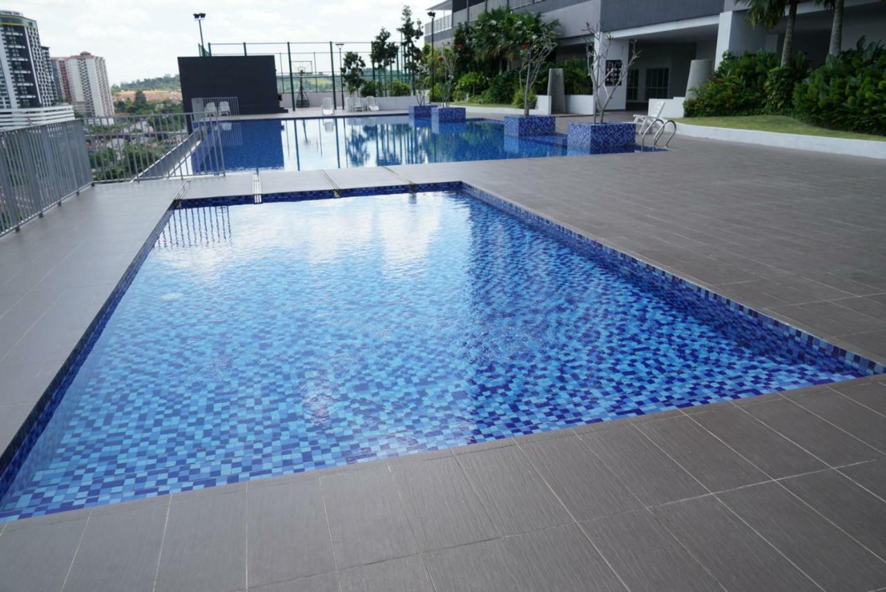 2 Carpark Gep 5 Star Hotel Bed & Sofa Studio Seri Kembangan Luaran gambar